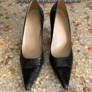 BCBG Max AZRIA 5.5  Croc? Embossed pumps